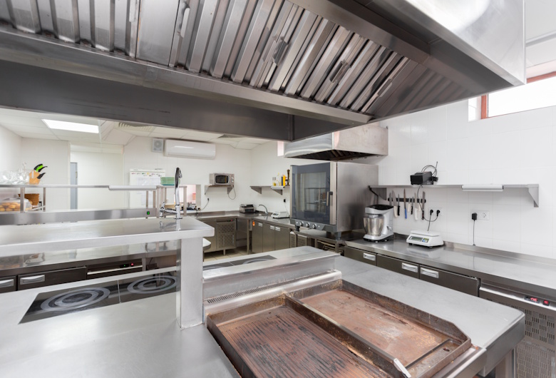 Kelebihan Kitchen Set Stainless Dibandingkan Material Dapur Lainnya