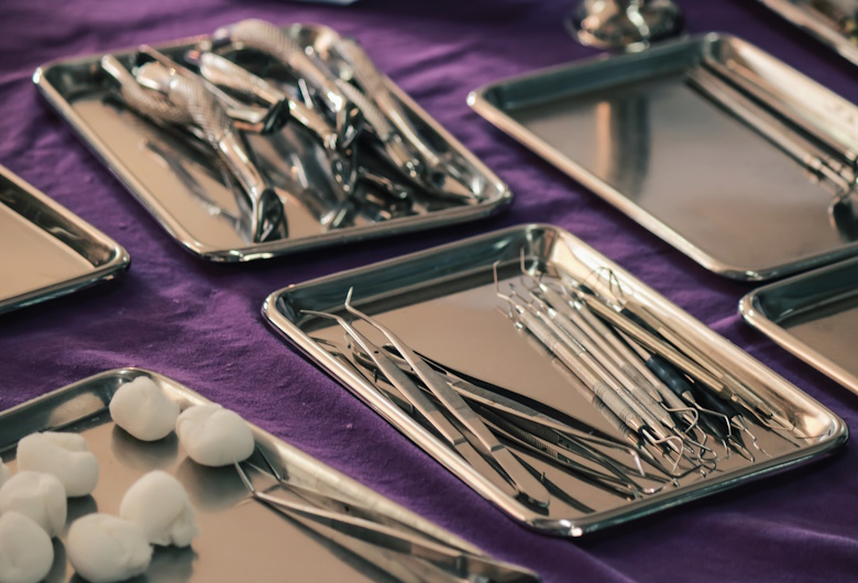 Stainless-Steel-untuk-Alat-Kesehatan-Material-Premium-untuk-Standar-Medis-Tertinggi-Teknostainless