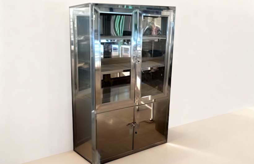 Lemari-Obat-Stainless-Steel-vs-Kayu-Mana-yang-Lebih-Unggul-Teknostainless