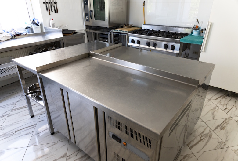 Meja Dapur Stainless: Spesifikasi, Kelebihan, dan Kekurangan untuk Dapur Komersial