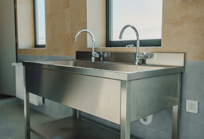 Layanan-Custom-Sink-Stainless-untuk-1-Bowl-2-Bowl-atau-3-Bowl-dengan-Posisi-Sesuai-Layout-Teknostainless