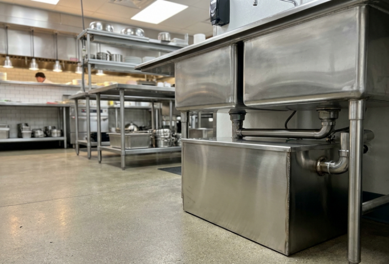 Jasa-Custom-Grease-Trap-Stainless-dengan-Spesifikasi-yang-Menyesuaikan-Kebutuhan-Dapur-Teknostainless